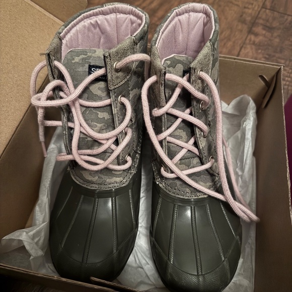 Sperry Port Ankle Boot, CAMO, Size 3 - Picture 4 of 4